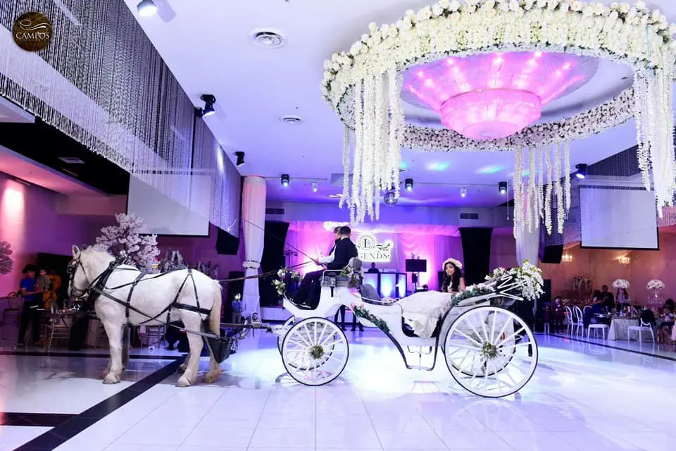 Quinceañera arriving by carriage